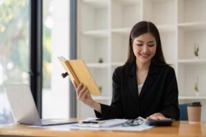 A businesswoman handling invoicing for work. Invoice generators in Malaysia smoothen the process.