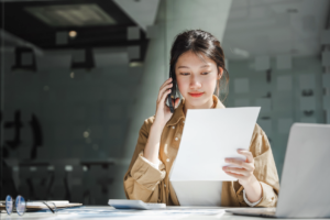 A young freelancer handling payments for services via pay-by-link in Malaysia.